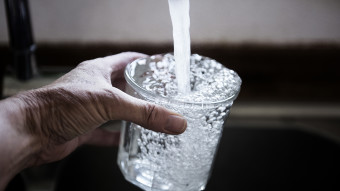Nu skal dit drikkevand undersøges for mikroplast