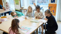 Skole-laere-hjaelper-jopperucgvcokr3zkkqh